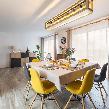 Cosy Avec Terrasse Privative Et Wifi A Bed and breakfast
