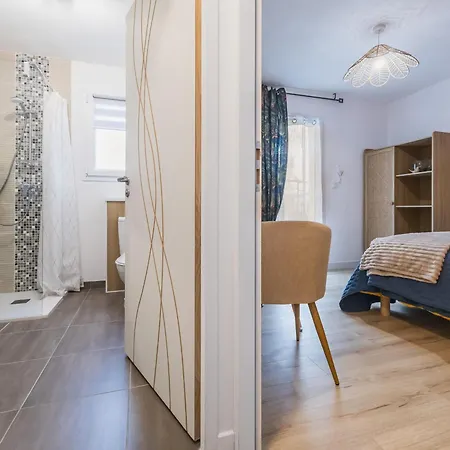Bed and breakfast Cosy Avec Terrasse Privative Et Wifi A
