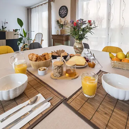 Cosy Avec Terrasse Privative Et Wifi A Bed and breakfast 3*